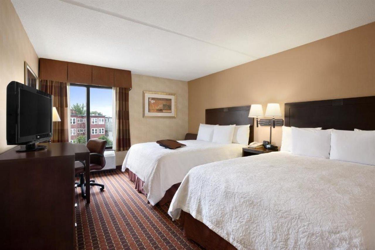 Hampton Inn Cambridge Exterior photo