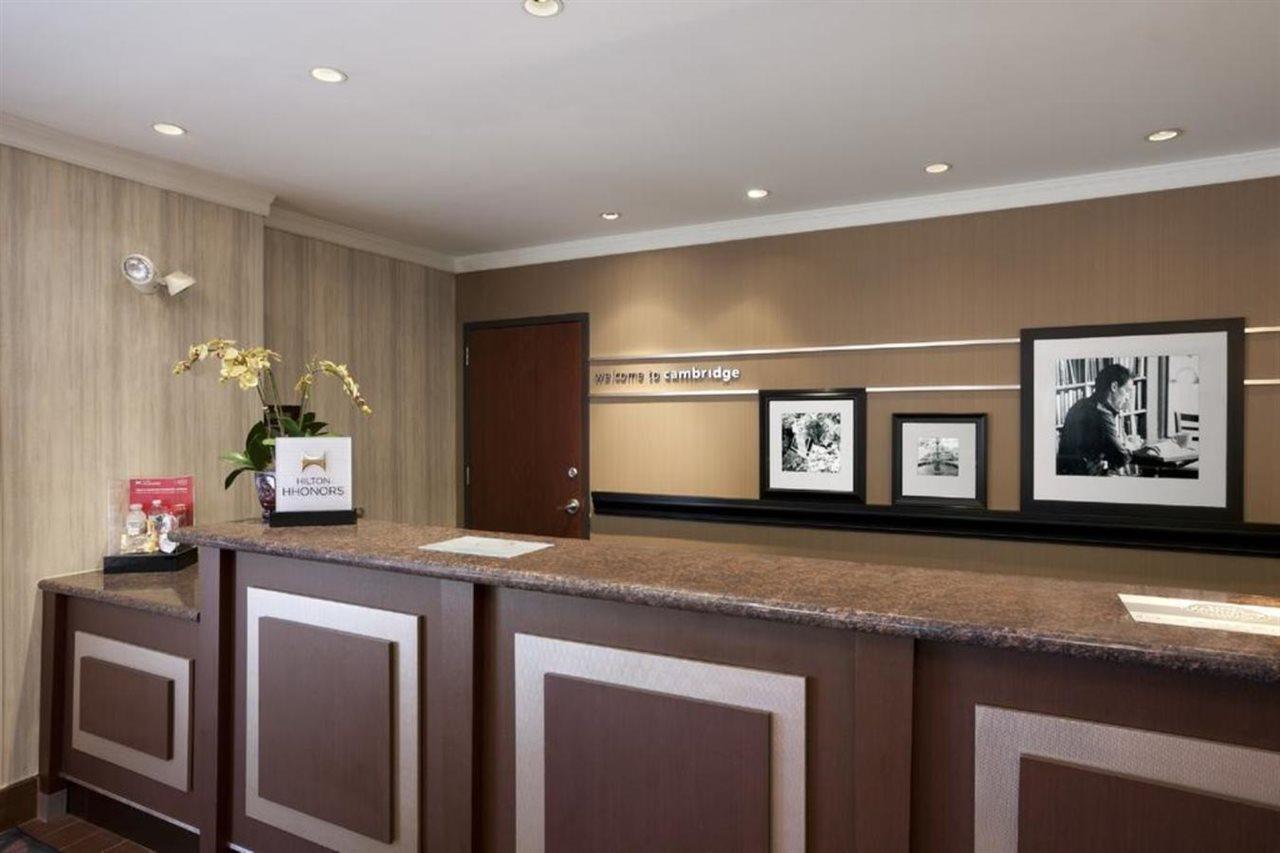 Hampton Inn Cambridge Exterior photo