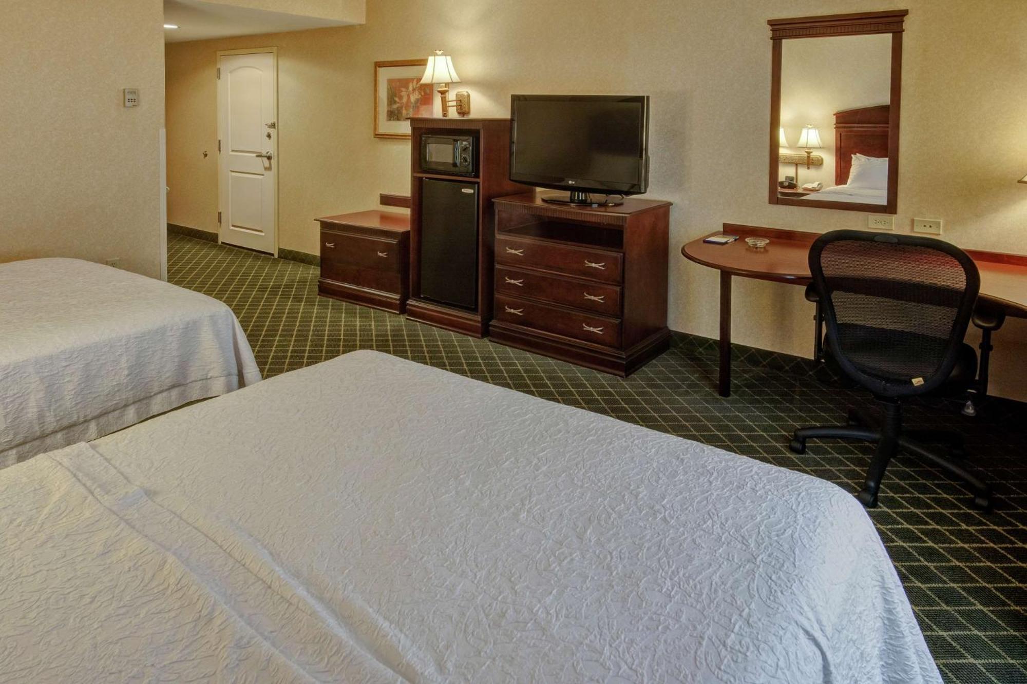 Hampton Inn Cambridge Exterior photo